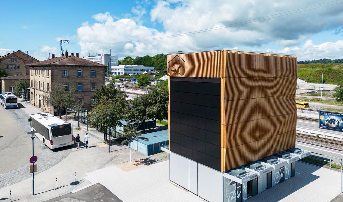 Boxen des Fahrradparkhauses zu klein geordert