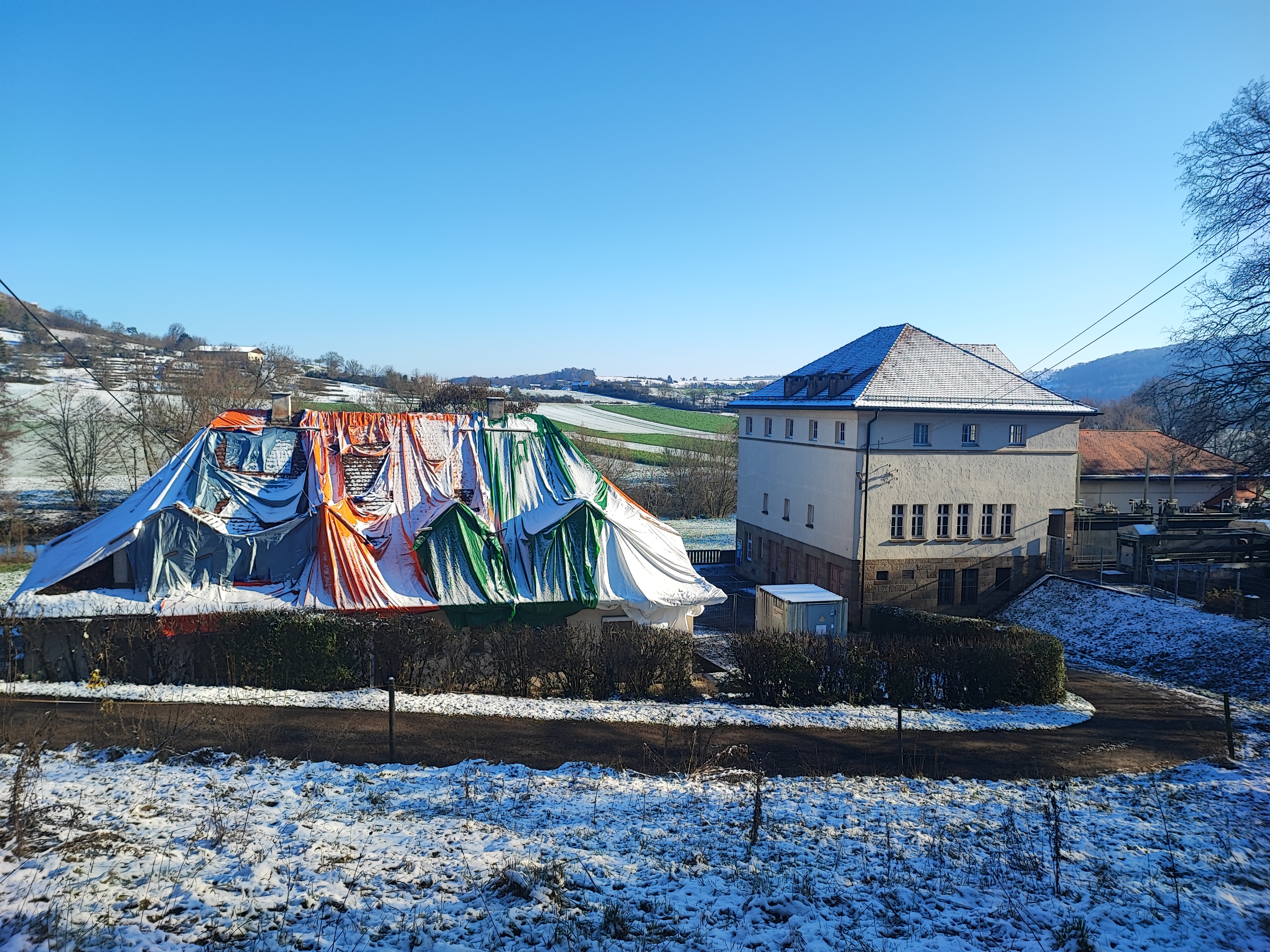 Darf Energiekonzern denkmalgeschütztes Gebäude verrotten lassen