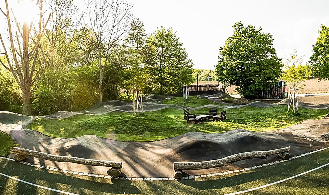 Pumptrack für Kinder und Jugendliche statt teurer Wiese