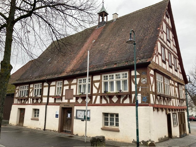 Rathaus Enzberg die Fassade bröckelt